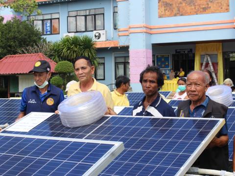 28 พฤศจิกายน 2565 รับมอบรถเข็นพลังงานแสงอาทิตย์