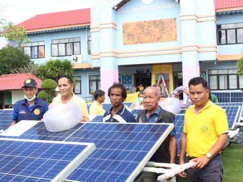 28 พฤศจิกายน 2565 รับมอบรถเข็นพลังงานแสงอาทิตย์