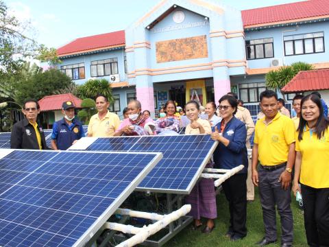 28 พฤศจิกายน 2565 รับมอบรถเข็นพลังงานแสงอาทิตย์