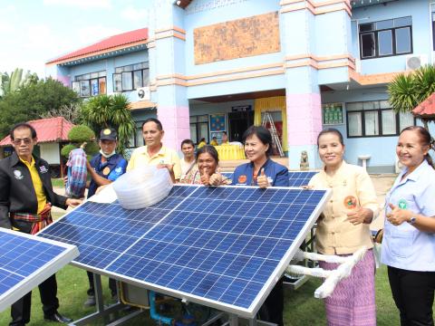 28 พฤศจิกายน 2565 รับมอบรถเข็นพลังงานแสงอาทิตย์