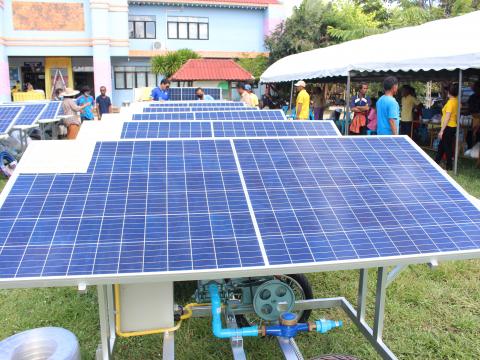 28 พฤศจิกายน 2565 รับมอบรถเข็นพลังงานแสงอาทิตย์