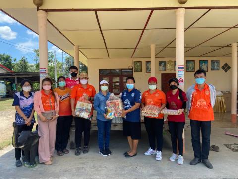 มอบถุงยังชีพให้ผู้กักตัวโควิค19 15 หมู่บ้าน