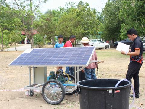 28 เมษายน 2566 ส่งมอบรถเข็นพลังงานแสงอาทิตย์